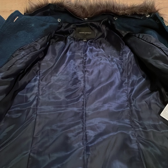 Banana Republic Fur Collared Coat. - Picture 7 of 8